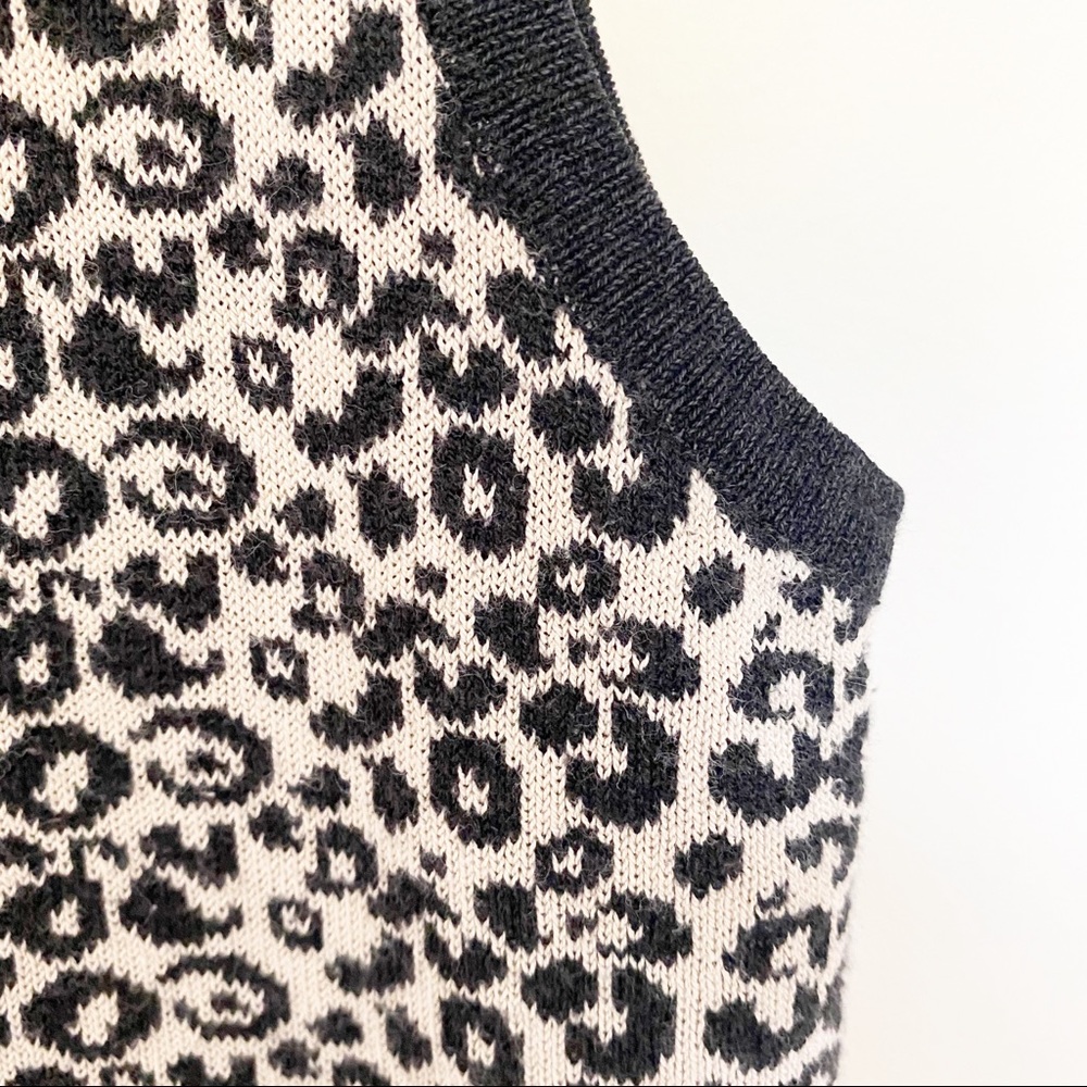 Nygard Collection - Knit Cheetah Print Sleeveless Top - Picture 4 of 16
